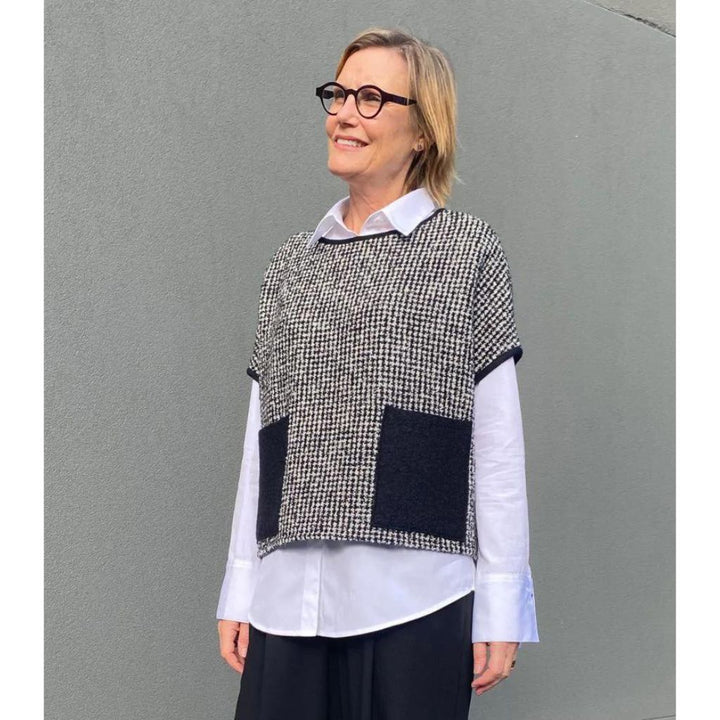 amara-vest-front-contrast_720x